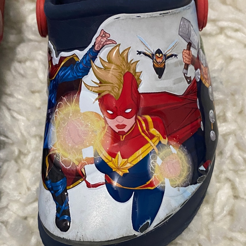 Crocs Marvel Avengers superhero boys size 11 crocs iconic comfort shoes ¥ - Picture 13 of 16